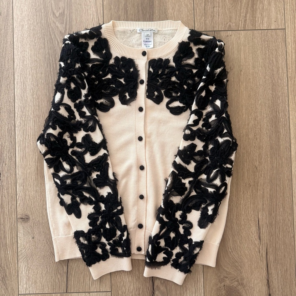 OSCAR DE LA RENTA: Black and Cream Cardigan Floral Lace